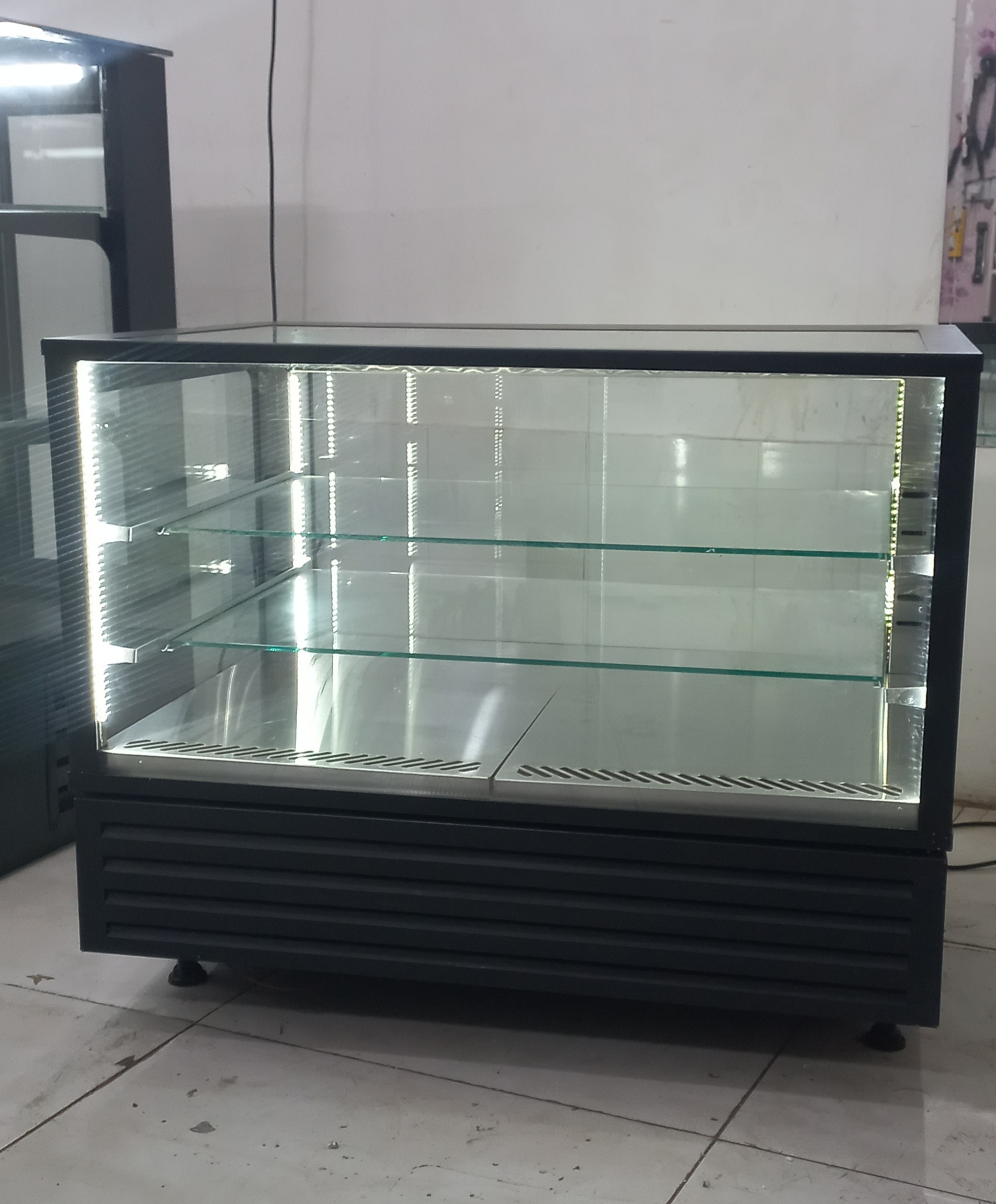 تصویر شوکیک شوکیس shokik shokis